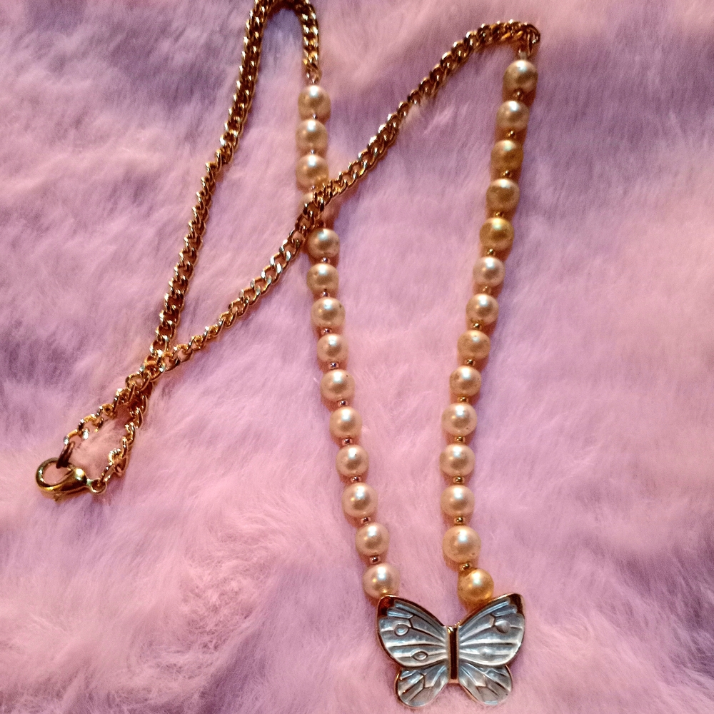 Elegant Gold and Pearl Butterfly Necklace